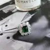 Pendientes Collar Anillo Versátiles de Lujo Accesible Retro Europeo y Americano con Piedra Preciosa Esmeralda Circonita Aguja de Plata 925