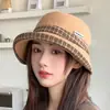 Nuevo sombrero de pescador elegante de retazos a cuadros blanco y negro estilo británico para otoño e invierno para mujer, hace que la cara se vea más pequeña, sombrero cubo versátil de lana cómodo
