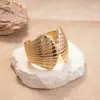 Pulseira Europeia e Americana Transfronteiriça de Metal Plissada Enrolada em Forma de Flor, Pulseira de Moda Exagerada Estilosa, Joia de Luxo Acessível de Alta Qualidade