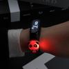 Pulsera LED luminosa y colorida con forma de muñeca de dibujos animados, ideal para estudiantes de primaria (modelo 2025). Reloj electrónico luminoso e impermeable.