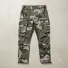 Pantalones de chándal jogger personalizados con efecto desgastado para hombre, con un atrevido diseño de estampado de espuma. Pantalones de chándal para hombre, modernos y de corte holgado
