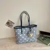 Bolso de mano de moda de gran capacidad para mujer, nuevo modelo 2026, bolso de hombro elegante y versátil, bolso tote de lunares de alto valor para el día a día