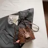 Bolso Cubo de Moda con Estampado de Leopardo, Bolso Cruzado, Bolso de Mujer Más Vendido, Bolso de Hombro Nuevo Casual Versátil, Bolso Cubo Sencillo