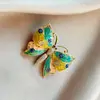Nova Moda Estilo Flor de Pérola Cravejada com Strass Borboleta Animal Broche de Liga Corsage Acessório de Roupa para Mulheres, Estoque Pronto do Fabricante Atacado