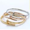 Colares Europeus e Americanos Minimalistas de Aço Inoxidável Transfronteiriços, Pulseiras e Colares Personalizados Estilo Pregos Clássicos Não Desbotáveis com Cravação de Diamantes Atacado