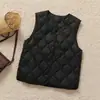 Colete casual branco leve de plumas de pato com padrão de losangos para mulheres, gola redonda, camada interna justa, colete quente, jaqueta estilo vintage, moderno