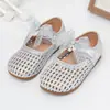 Sandalias para Niña Zapatos Pequeños Tejidos Huecos Infantiles Nuevo Modelo Primavera/Verano 2026 Zapatos para Bebé Niña Transpirables Antideslizantes Zapatos Pequeños de Cuero