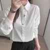 Camisa bordada de zanahoria estilo preppy para mujer, blanca, con cuello, manga larga, versátil para primavera y otoño, adecuada para estudiantes y diseñada para figuras petite.