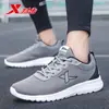 Zapatos de Hombre Xtep 2026 Zapatillas para Correr Zapatos Casuales para Hombre Genuinos Primavera y Otoño Negro Transpirables Zapatos Deportivos Tecnología de Hidrógeno