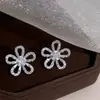 Pendientes de flor hueca con diamantes brillantes de cinco pétalos estilo francés para primavera y verano, pendientes nuevos versátiles, lindos y únicos, artísticos