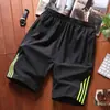 Shorts esportivo casual de verão fino para homens, de alta qualidade para comércio exterior, com três listras, corte solto, tamanho grande, calças retas de comprimento médio