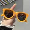 Gafas de Sol para Niños, Gafas de Playa de Verano Anti-UV, Gafas de Sol Sencillas de Color Sólido con Visera de Silicona Suave para Bebé