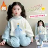 2026 Otoño Tardío Nuevo Conjunto de Sudadera de Felpa Gruesa para Niños Pantalones Deportivos Casuales de Dibujos Animados para Niñas