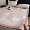 Conjunto de três peças de colcha de seda gelada jacquard Classe A, estilo tapete fresco de verão 2026, novo tapete fresco para ar condicionado, tapete macio, lavável à máquina