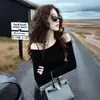 Top tipo camisola, ombro a ombro, revelando a clavícula, sexy para mulheres, novo design curto de outono, camiseta estilosa para usar por baixo