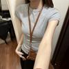 Camiseta Gris Transfronteriza de Manga Corta con Hombro Derecho Descubierto para Mujer Verano 2025 Nuevo Estilo Americano Ajuste Entallado Look de Chica Sexy Top para Usar Debajo