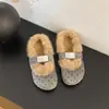 Estilo Doce Headband de Pelo com Bolinhas Chinelos para Mulheres Inverno 2026 Outdoor Sola Grossa Slip-on Antiderrapante Quente Chinelos de Pelúcia