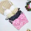 Sutiã estilo francês com tule, alças com barbatanas, design integrado com bojos, flores tridimensionais com contas, pode ser usado como peça externa com um lindo design nas costas