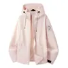 Traje de asalto para exteriores color camello mismo estilo tres en uno para mujer cortavientos impermeable forro de plumón carcasa rígida chaqueta de ropa de montañismo hombre
