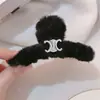 Grampo de Pelúcia Retrô Outono e Inverno feminino de alta qualidade novo moderno para a parte de trás da cabeça grampo tubarão online grampo de cabelo peludo acessórios de cabelo