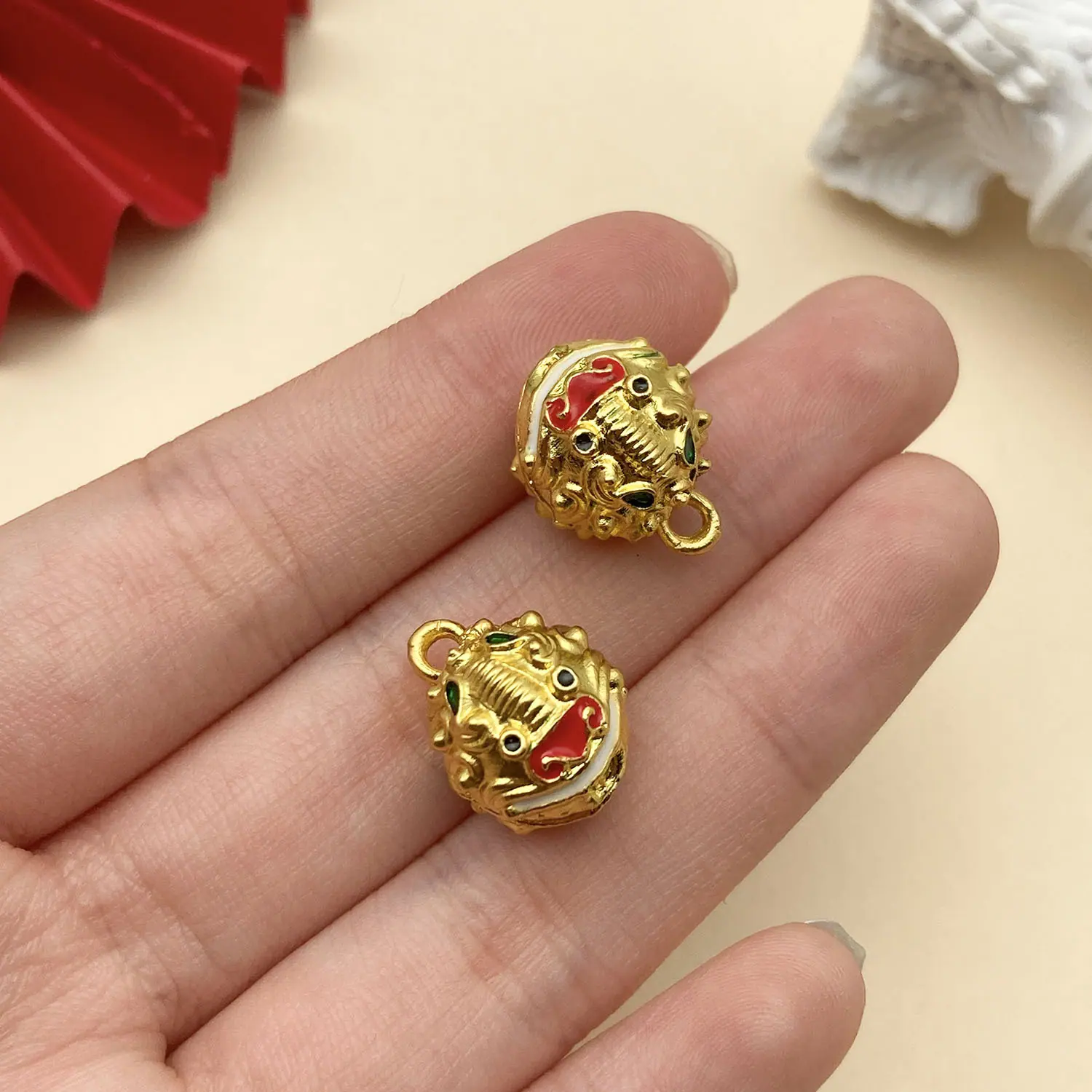 22571-ZH-小号红色滴油锌合金古法金哑金吞金兽铃铛会响