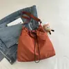 Bolsa Saco Grande com Cordão para Mulheres 2026 Novo Estilo Japonês Ins Casual Transversal Bolsa de Ombro para o Dia a Dia