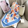 Diseño estilo coreano, pañuelo cuadrado con estampado de fresas fresco y lindo, bufanda decorativa versátil para el cuello, pañuelo elegante para la cabeza para mujeres