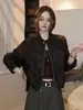 Elegante chaqueta corta de terciopelo retro para mujer, nueva colección otoño 2026, elegante, versátil, estiliza la figura y presenta un cuello alto