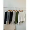 Camiseta básica de manga longa Henley minimalista de outono, corte justo, para mulheres, top casual coreano de gola redonda para o dia a dia