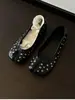 Zapatos planos de ballet de moda con tachuelas, de piel de oveja de capa superior, con puntera dividida, de tacón bajo, estilo Mary Jane