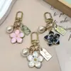 Nuevo Artículo Popular de Venta Cruzada Flor de Cinco Hojas Coreana Colgante de Pera Llavero Colgante de Bolsa Flor de Cerezo Pequeño Regalo