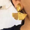 Pendientes de hoja de ginkgo de estilo frío, de moda europea y americana, con diseño distintivo, ligeros y lujosos, de metal en forma de abanico, con un sentido avanzado para mujeres.