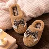 Zapatillas de Algodón para Dormitorio Otoño Invierno Mujer Lazo Dulce Antideslizantes Bloque de Color Cuadros Peludas Silenciosas Ligeras