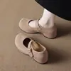 Sapatos femininos estilo Birkenstock com sola grossa, que aumentam a altura, com salto anabela, nova coleção outono 2026, design retrô, adequados para mulheres baixinhas, sapatilhas casuais de bico fino