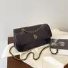 Bolso cuadrado pequeño de moda retro de comercio exterior con patrón de rombos simples para mujer, nuevo bolso de cadena versátil para hombro y bandolera de otoño 2026