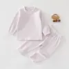 Conjunto de Roupas de Outono para Bebês e Crianças Pequenas, Conjunto de Roupa Íntima Infantil, Conjunto de Duas Peças de Roupa de Veludo Macio com Botões nos Ombros para Bebê, Roupa de Dormir Básica Classe A