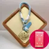 Regalo de Moda Paz y Alegría Llavero para Teléfono Móvil Colgante para Bolso Dibujo Animado Joyería Creativa Set de Caja de Regalo de Gama Alta