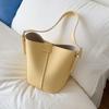 Bolso Tipo Cubo para Mujer Verano 2025 Nueva Moda Casual Simple Color Sólido Cuero Suave Portátil Hombro Cruzado
