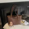 Bolso de Axila de Nicho Estilo Coreano para Mujer Otoño 2025 Nueva Moda Bolso de Hombro a Cuadros Super Popular Versátil Bolso Tote de Gran Capacidad