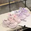 Tênis Feminino 2026 Primavera/Verão Novos Sapatos de Malha Infantis Estilo Coreano Moda Laço de Cadarço Tênis Pai