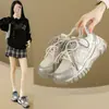 Zapatos nuevos estilo coreano para papá para mujer, zapatillas deportivas para correr de estudiante otoño 2026, zapatos casuales con suelas gruesas para aumentar la altura