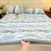 2026 Novo Inverno Quente Leite Fleece Estampado Espessado Macio Colchão Inverno Mais Veludo Protetor Almofada de Cama Estudante