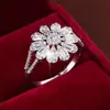 Anel de Girassol com Zircônia para Moda Transfronteiriça, Anel Exquisito Elegante para Mulheres, Joia Artística de Cobre, Venda Direta do Fabricante
