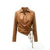 Chaqueta Corta de Cuero con Tirantes Cruzados y Solapas Marrones, Diseño Irregular Adelgazante, Chaqueta de Cuero PU para Mujer, Chaqueta Corta de Cuero de Otoño