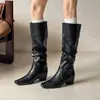 Nueva colección de otoño 2026 para mujer: Botas de talle alto, plisadas y con tacón de bloque, que presentan punta cuadrada, estilo retro, diseño versátil y un efecto adelgazante, perfectas como botas altas de montar.