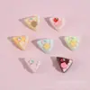 Rebanada de Pastel Triángulo Simulación Accesorios de Resina Pegamento de Crema Llavero DIY Funda de Teléfono Hecha a Mano Adorno de Escritorio