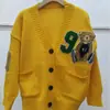 Cardigan de Tricô Versátil Estilo College Soltinho com Desenho de Urso Outono e Inverno Jaqueta Suéter Suéter Cartoon Tendência Europeia e Americana Feminino