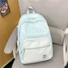 Mochila azul estilosa com estampas de estrelas e bolinhas, adequada para alunos do ensino fundamental, médio e superior, tanto meninos quanto meninas, com grande capacidade