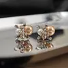 Pendientes de Flor de Perla Incrustados de Diamantes Color Suave Contrastante Estilo Francés Aguja de Plata Lujo Ligero Gama Alta Nicho Simples Versátiles