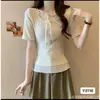2025 Top Dulce Versátil de Empalme Falso Dos Piezas Diseño de Moda Tirante Lazo Camiseta de Manga Corta Ajustada para Mujer